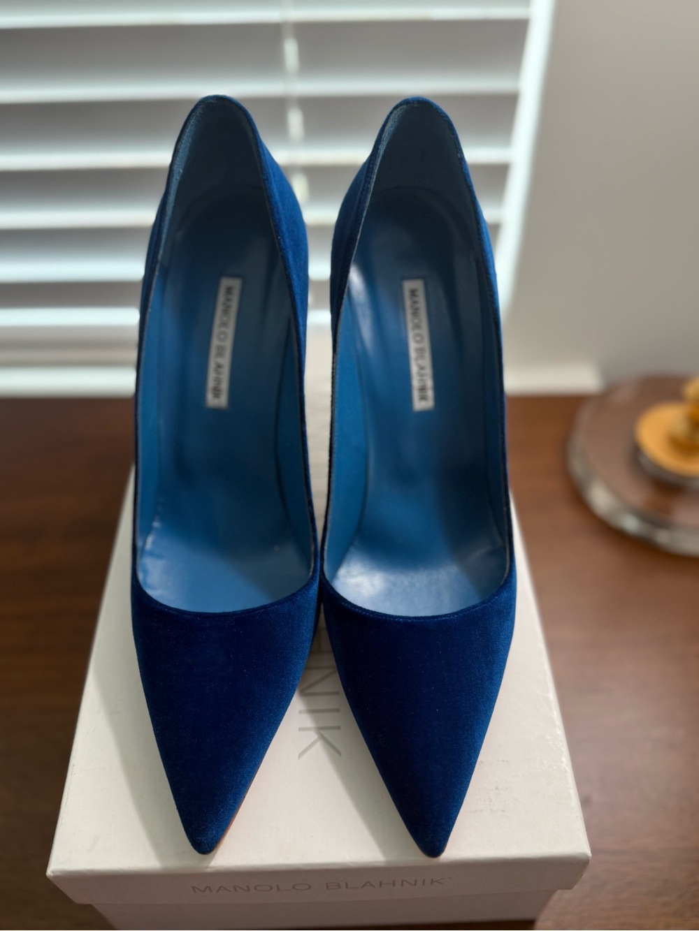 Manolo Blahnik Deep Blue Velvet Pointed Pump - Picture 3 of 6